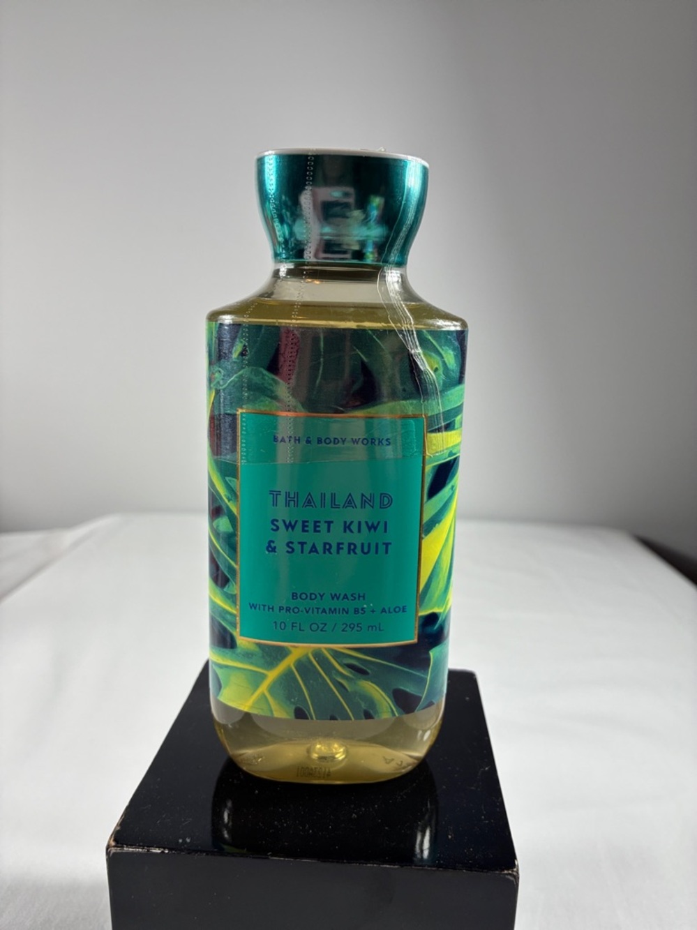 Bath & Body Works NEW Sealed Thailand Sweet Kiwi & Starfruit 10 oz Body Wash